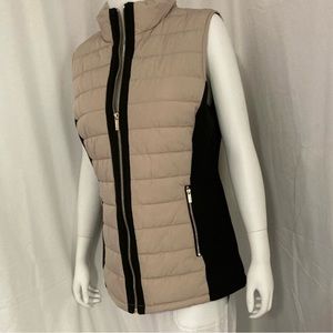 Beautiful puffer vest super stylish used once.